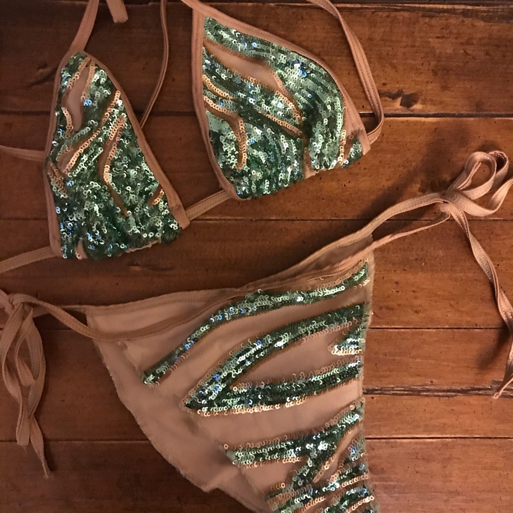 Bikini - Picture 7 of 7